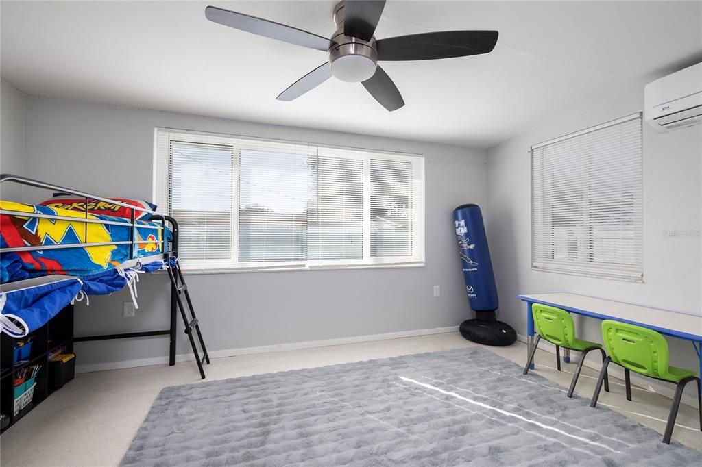 На продажу: $250,000 (3 спален, 2 ванн, 1104 Квадратных фут)