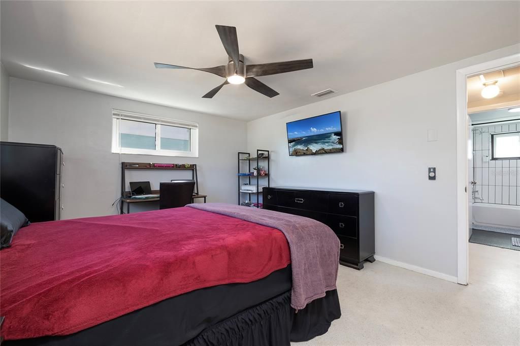 На продажу: $250,000 (3 спален, 2 ванн, 1104 Квадратных фут)