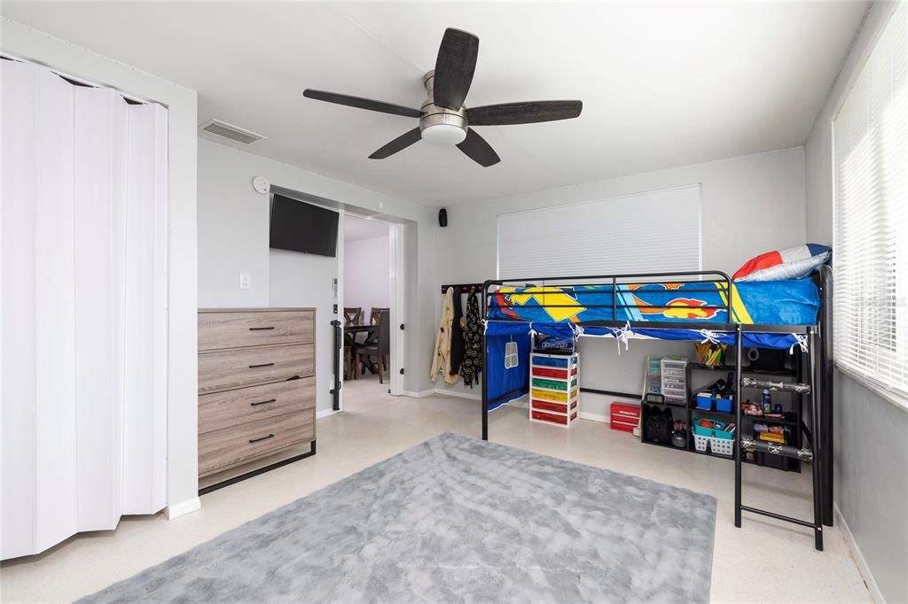 На продажу: $250,000 (3 спален, 2 ванн, 1104 Квадратных фут)