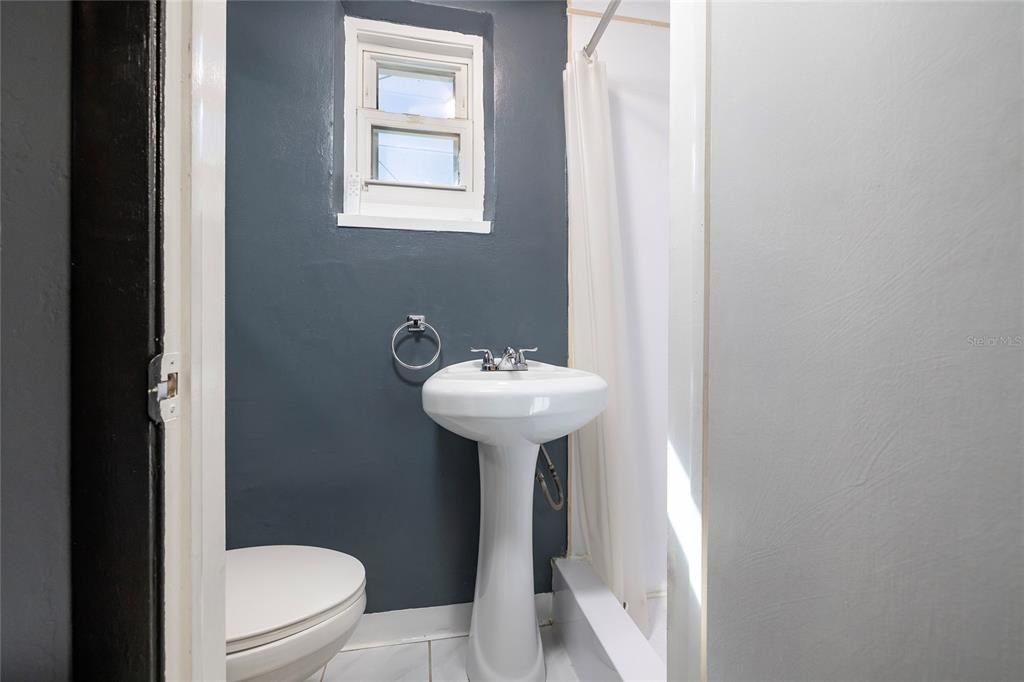 На продажу: $250,000 (3 спален, 2 ванн, 1104 Квадратных фут)