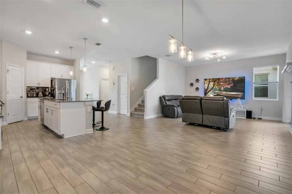 For Sale: $550,000 (5 beds, 3 baths, 2452 Square Feet)