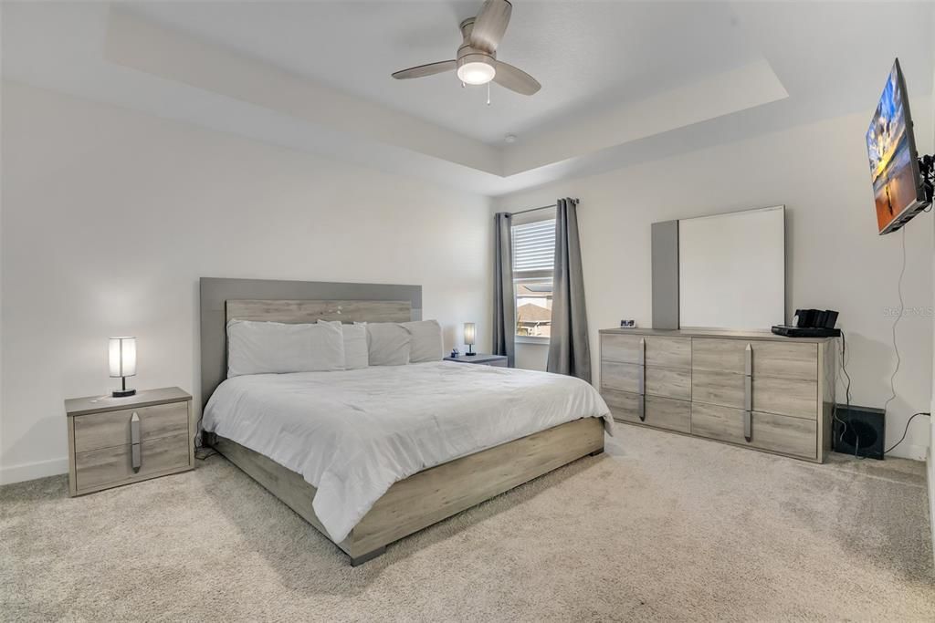 For Sale: $550,000 (5 beds, 3 baths, 2452 Square Feet)