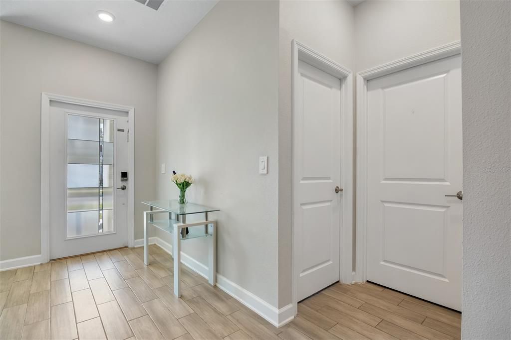 For Sale: $550,000 (5 beds, 3 baths, 2452 Square Feet)