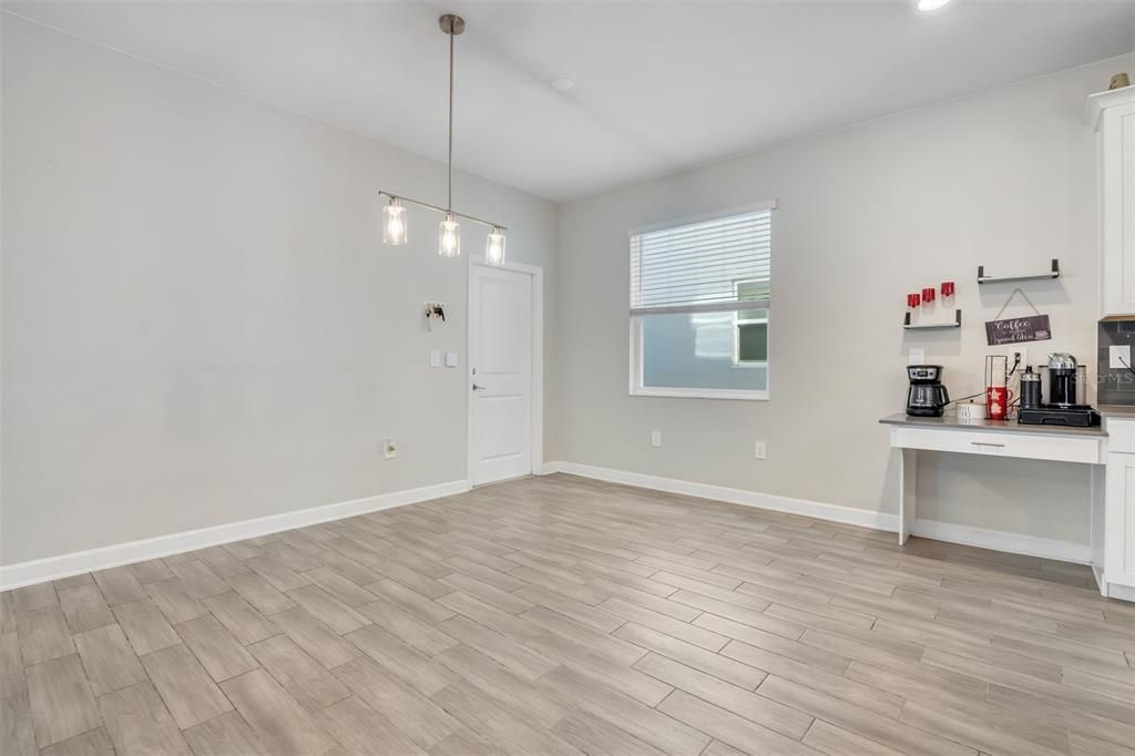 For Sale: $550,000 (5 beds, 3 baths, 2452 Square Feet)