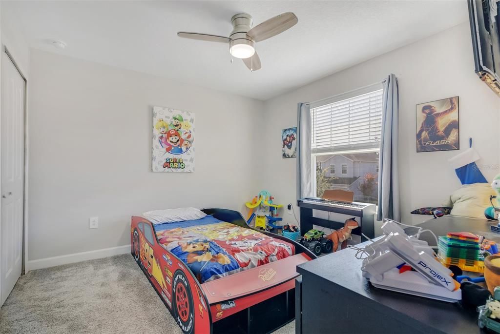 For Sale: $550,000 (5 beds, 3 baths, 2452 Square Feet)