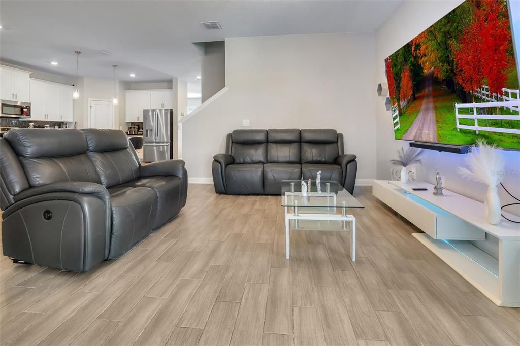 For Sale: $550,000 (5 beds, 3 baths, 2452 Square Feet)