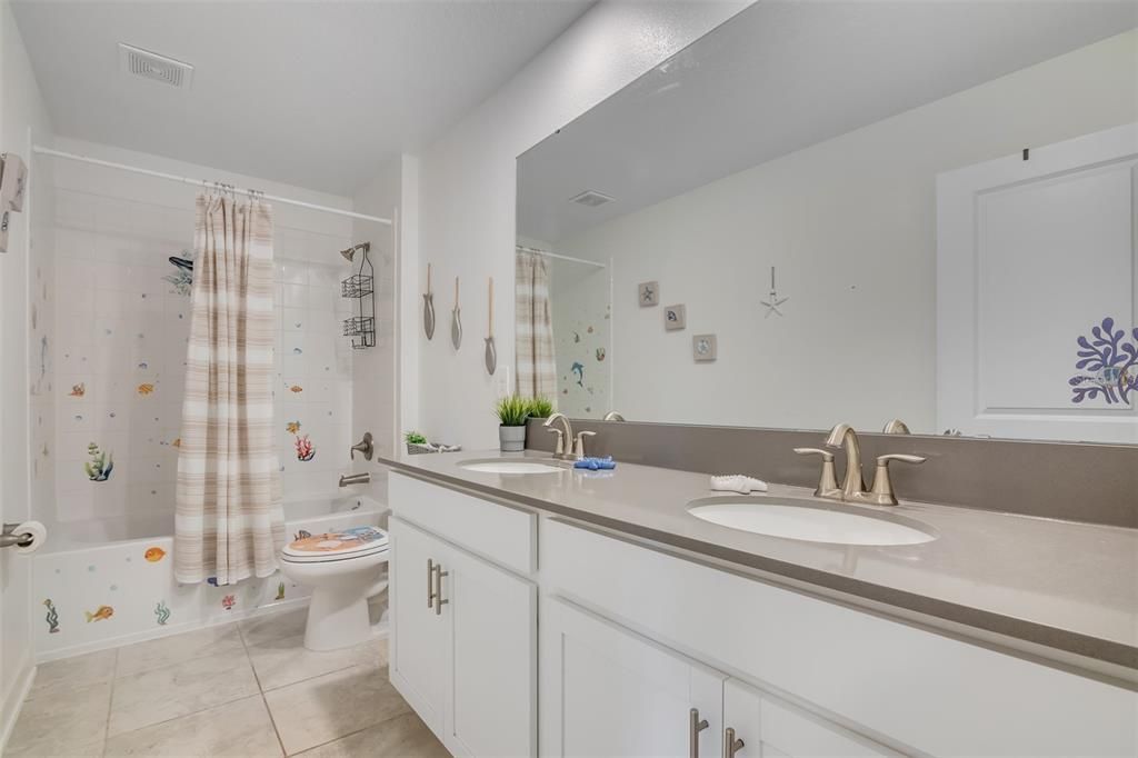 For Sale: $550,000 (5 beds, 3 baths, 2452 Square Feet)