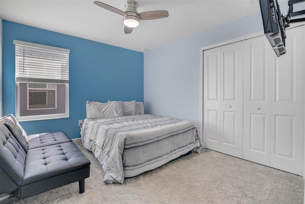 For Sale: $550,000 (5 beds, 3 baths, 2452 Square Feet)