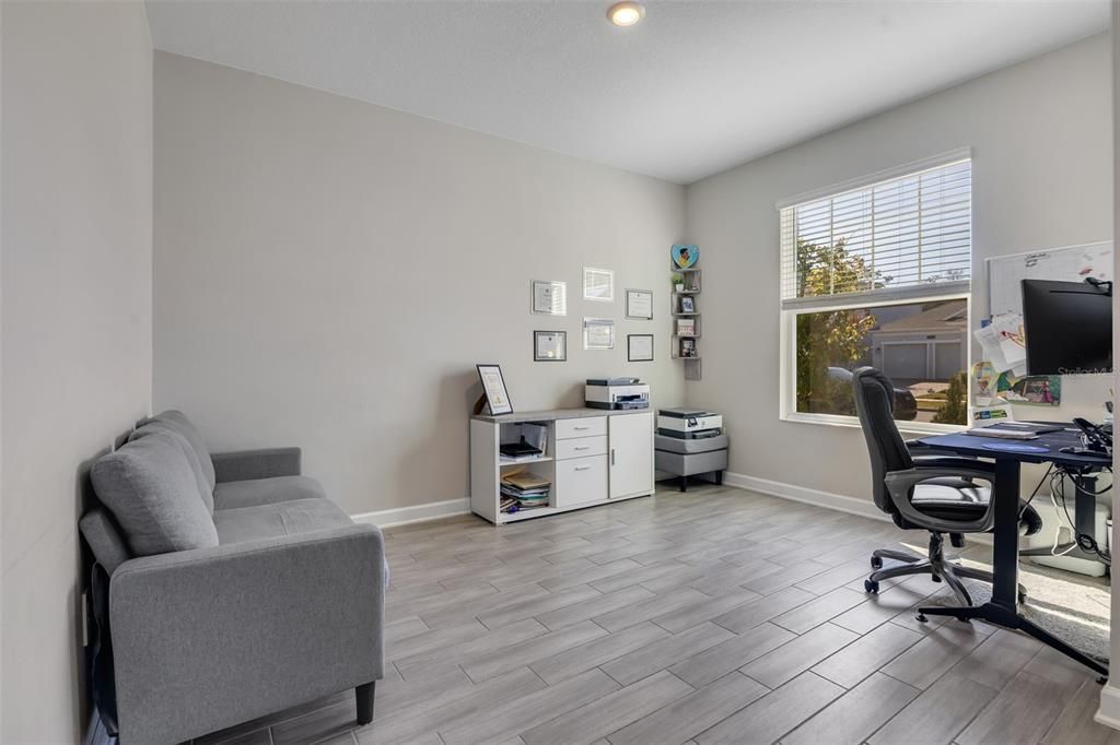 For Sale: $550,000 (5 beds, 3 baths, 2452 Square Feet)