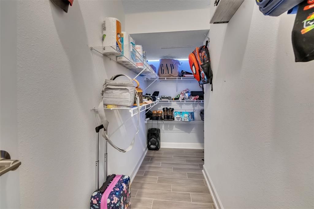 For Sale: $550,000 (5 beds, 3 baths, 2452 Square Feet)