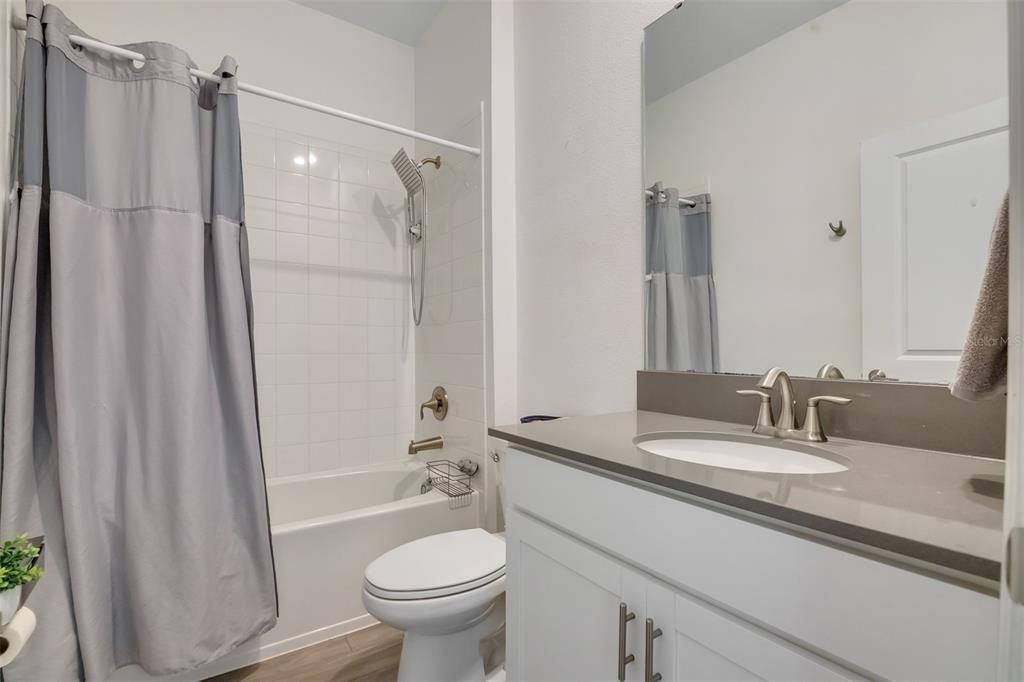 For Sale: $550,000 (5 beds, 3 baths, 2452 Square Feet)