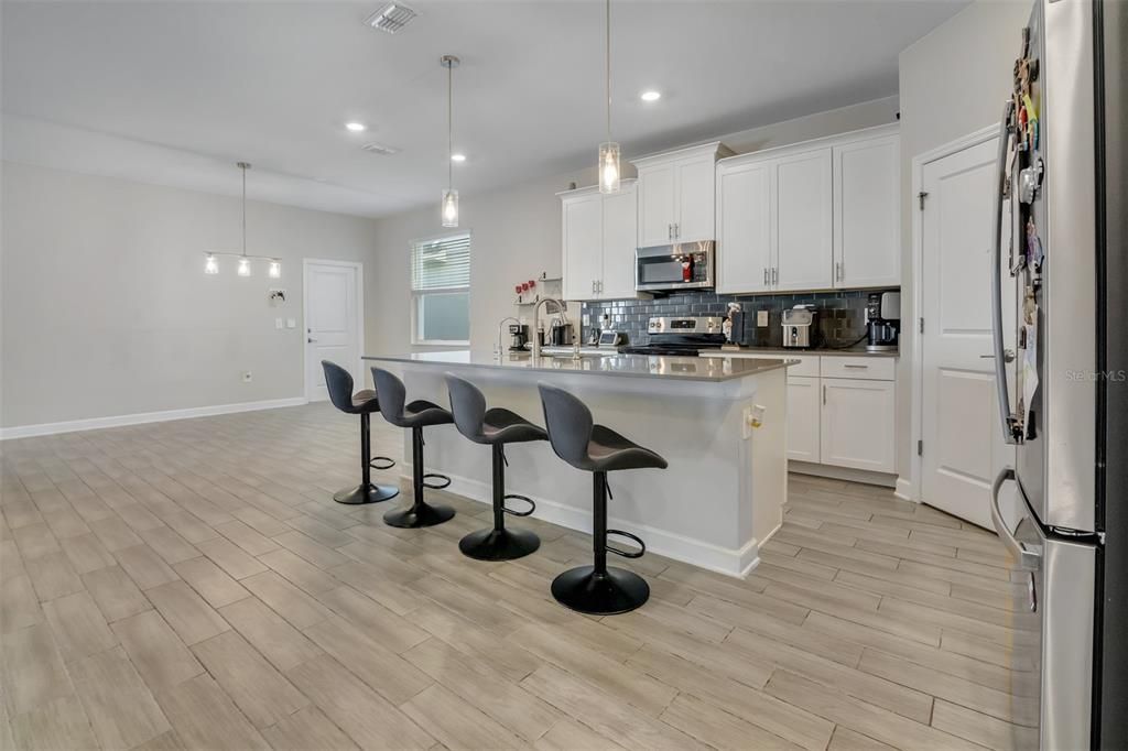 For Sale: $550,000 (5 beds, 3 baths, 2452 Square Feet)