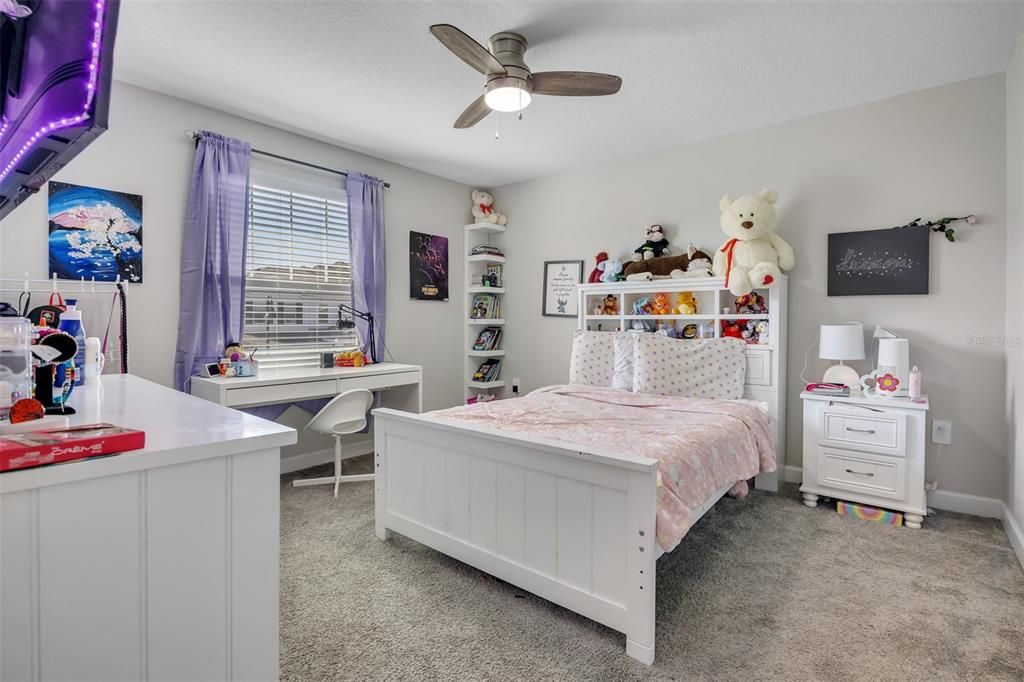 For Sale: $550,000 (5 beds, 3 baths, 2452 Square Feet)