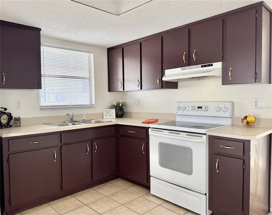 合同活跃: $205,000 (2 贝兹, 1 浴室, 785 平方英尺)