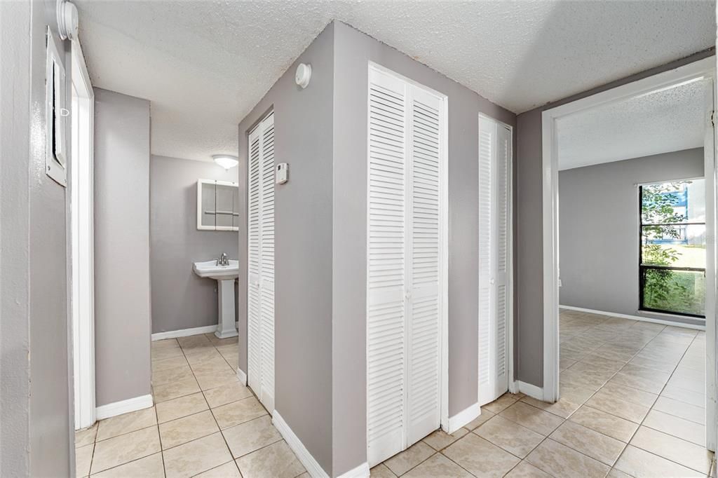 Active With Contract: $74,900 (2 beds, 1 baths, 876 Square Feet)
