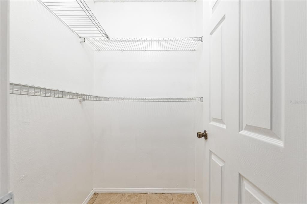 Active With Contract: $74,900 (2 beds, 1 baths, 876 Square Feet)