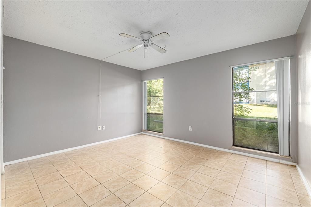 Active With Contract: $74,900 (2 beds, 1 baths, 876 Square Feet)