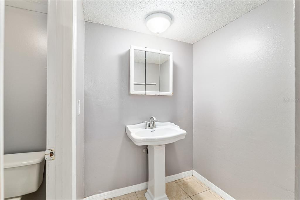 Active With Contract: $74,900 (2 beds, 1 baths, 876 Square Feet)