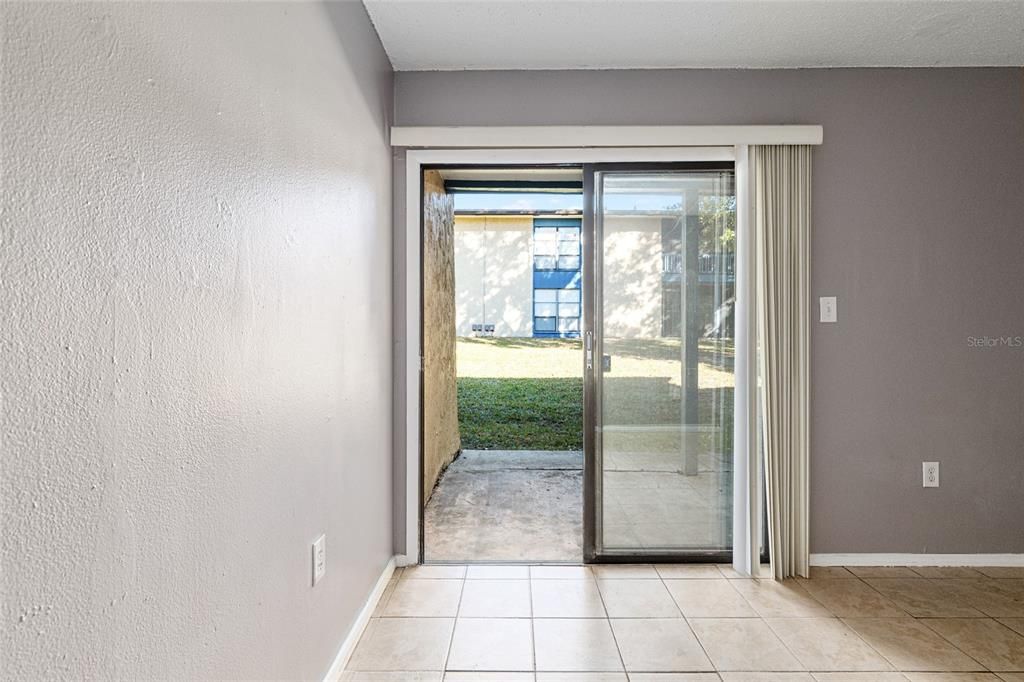 Active With Contract: $74,900 (2 beds, 1 baths, 876 Square Feet)