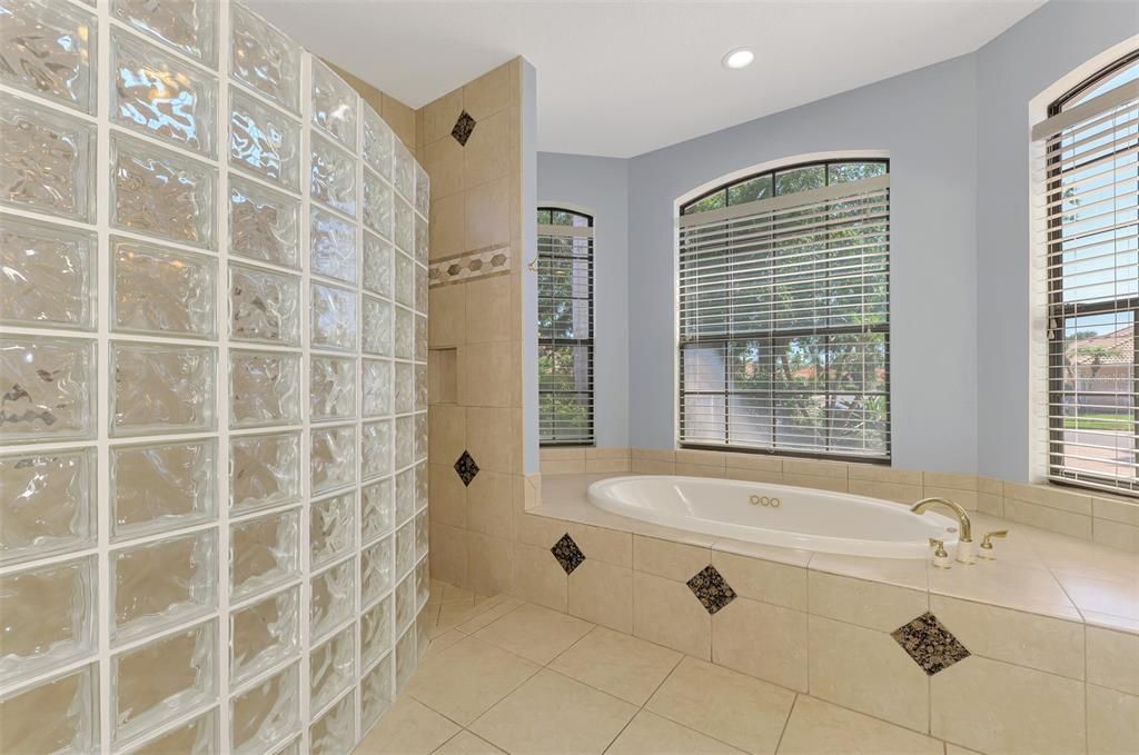 For Sale: $925,000 (4 beds, 3 baths, 3577 Square Feet)