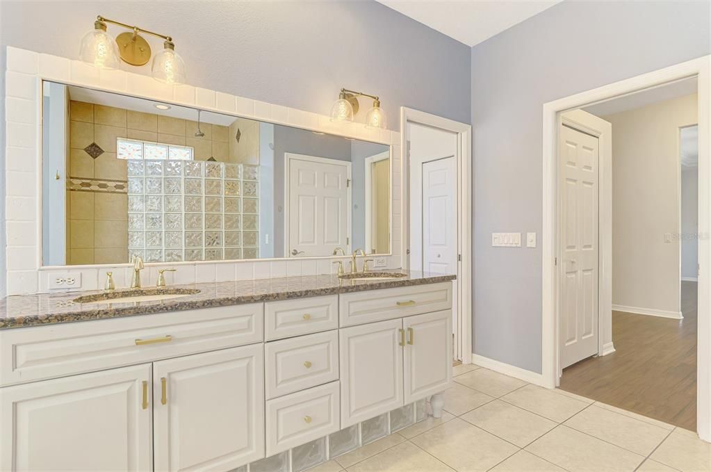 For Sale: $925,000 (4 beds, 3 baths, 3577 Square Feet)