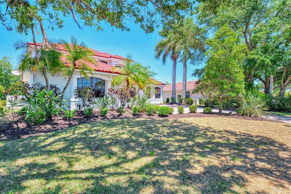 For Sale: $925,000 (4 beds, 3 baths, 3577 Square Feet)
