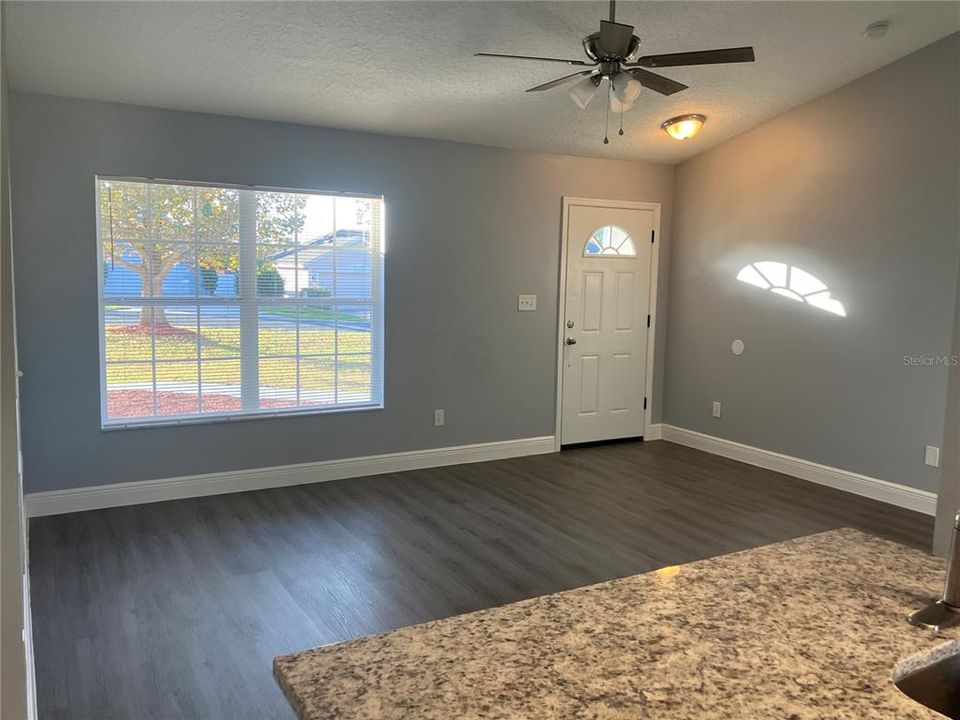 For Sale: $260,000 (3 beds, 2 baths, 1250 Square Feet)