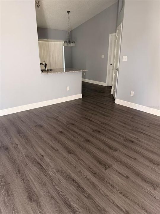 For Sale: $260,000 (3 beds, 2 baths, 1250 Square Feet)