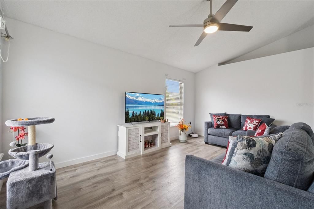 For Sale: $365,000 (3 beds, 2 baths, 1148 Square Feet)