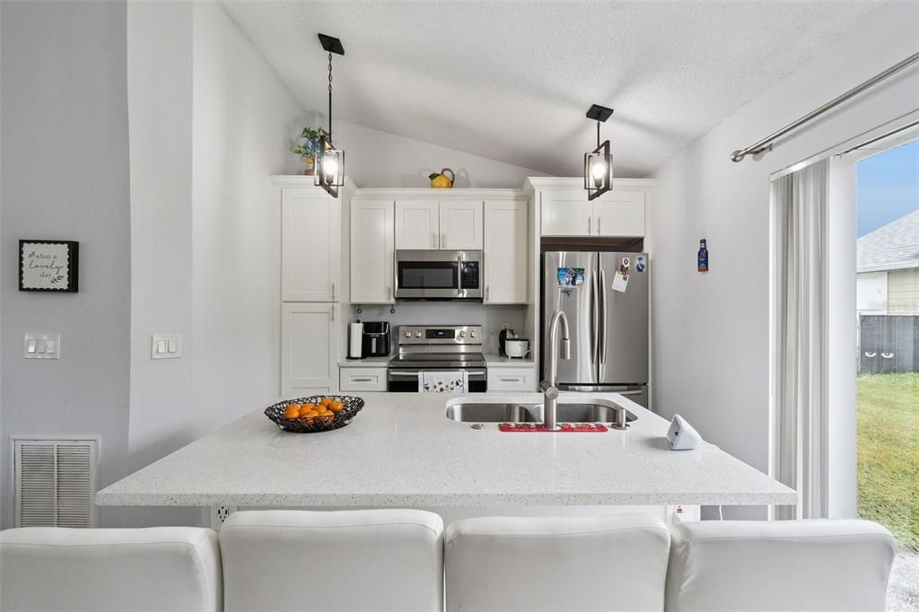 For Sale: $365,000 (3 beds, 2 baths, 1148 Square Feet)