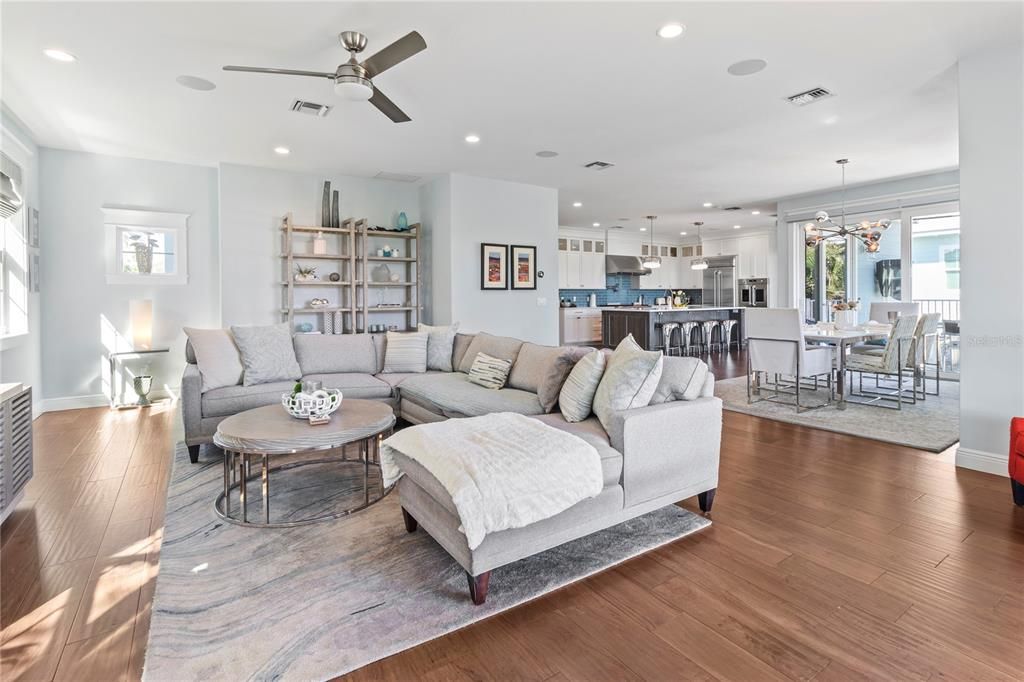 待售: $5,000,000 (4 贝兹, 4 浴室, 3385 平方英尺)