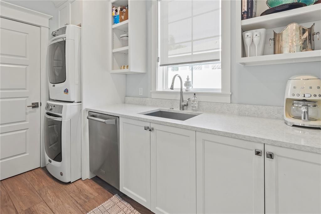 待售: $5,000,000 (4 贝兹, 4 浴室, 3385 平方英尺)