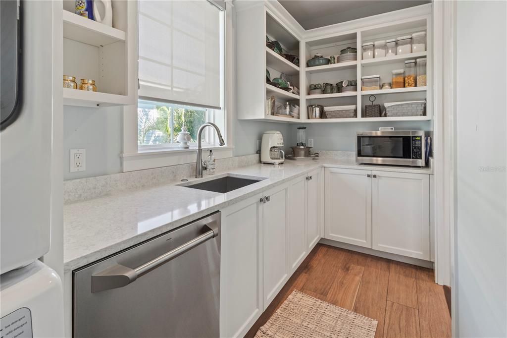 待售: $5,000,000 (4 贝兹, 4 浴室, 3385 平方英尺)