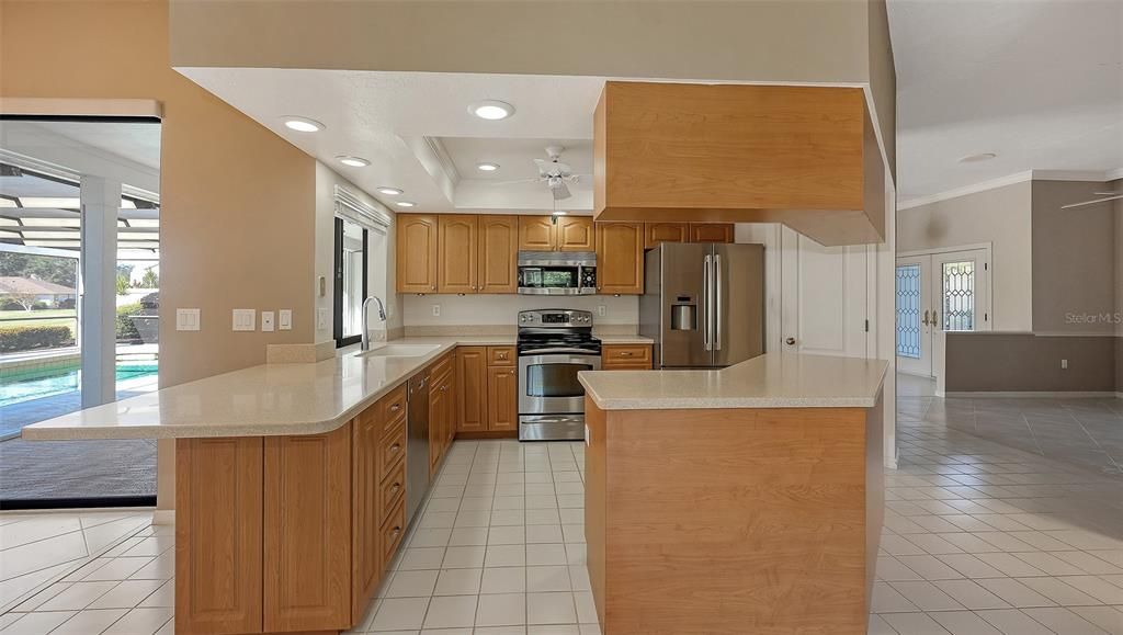 Active With Contract: $595,000 (3 beds, 3 baths, 2218 Square Feet)