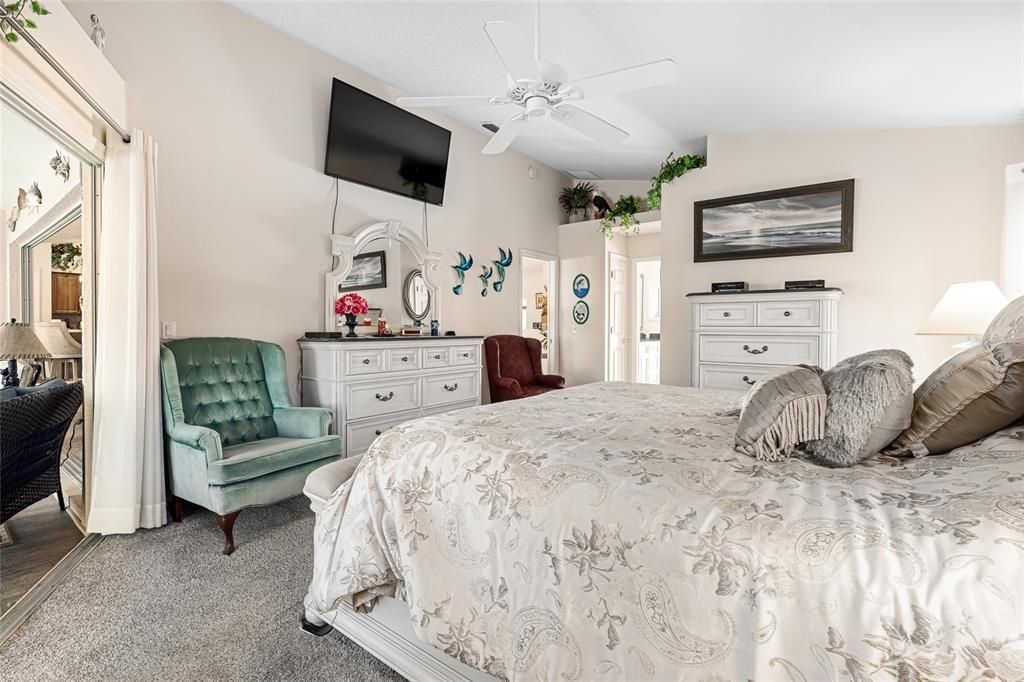 For Sale: $379,900 (3 beds, 2 baths, 1999 Square Feet)