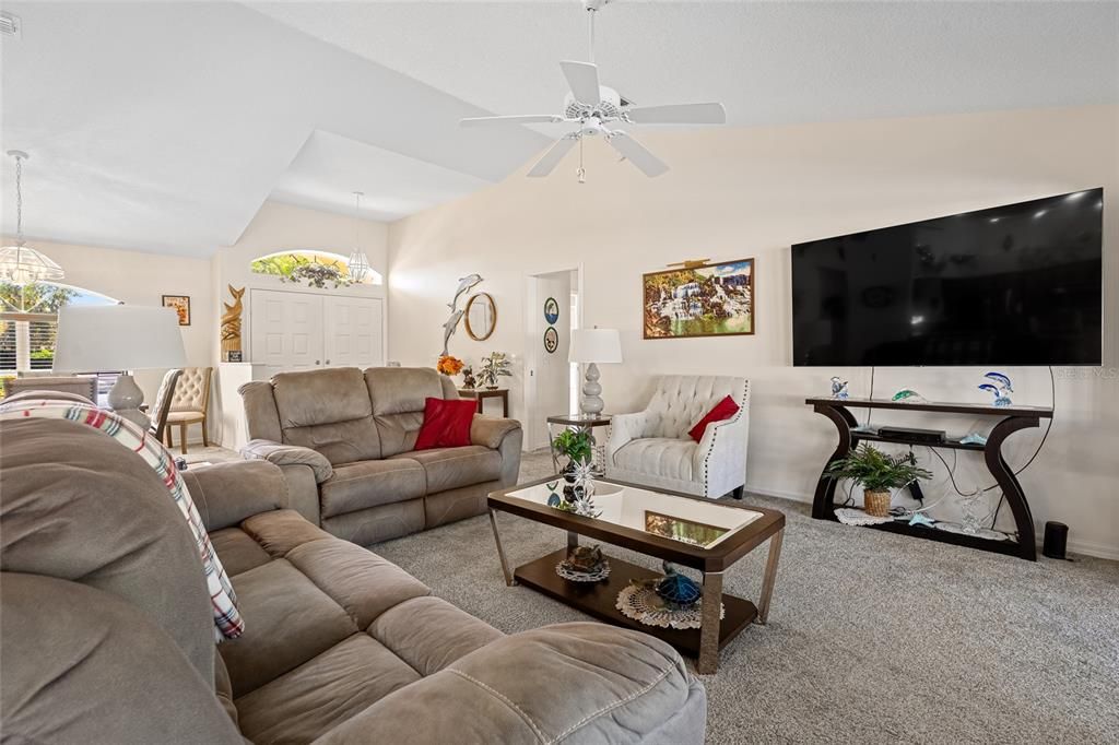 For Sale: $379,900 (3 beds, 2 baths, 1999 Square Feet)