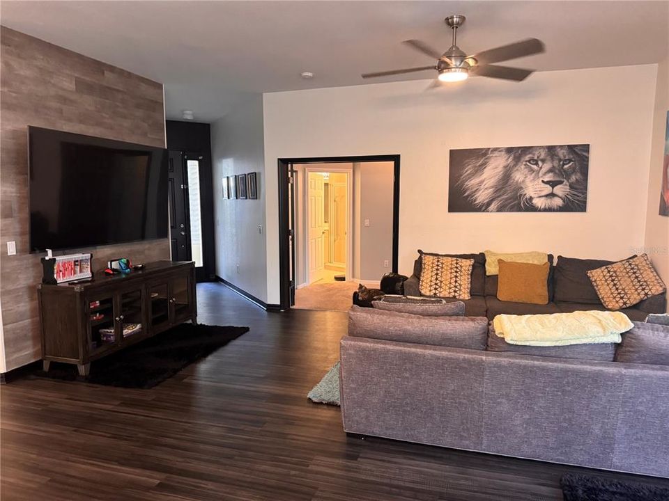 For Sale: $393,500 (3 beds, 2 baths, 1789 Square Feet)