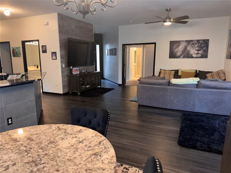 For Sale: $393,500 (3 beds, 2 baths, 1789 Square Feet)