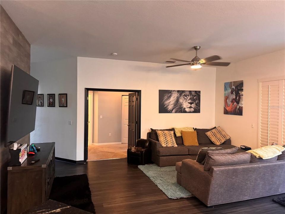 For Sale: $393,500 (3 beds, 2 baths, 1789 Square Feet)