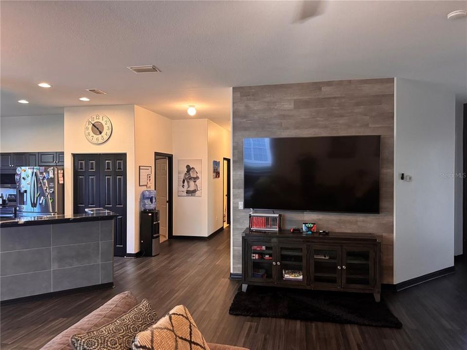 For Sale: $393,500 (3 beds, 2 baths, 1789 Square Feet)