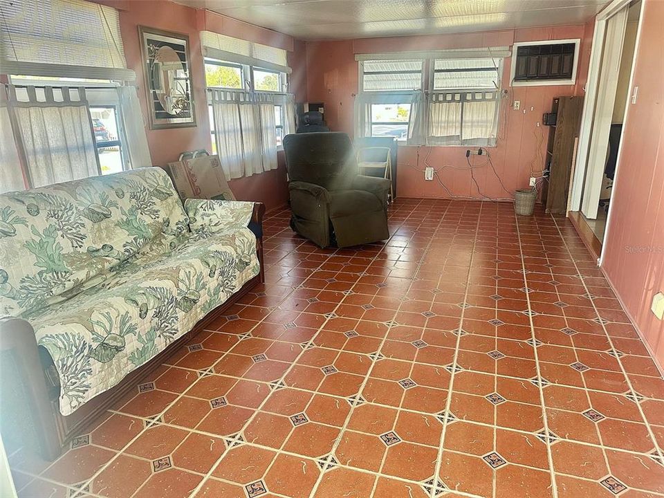 待售: $132,500 (2 贝兹, 2 浴室, 1308 平方英尺)