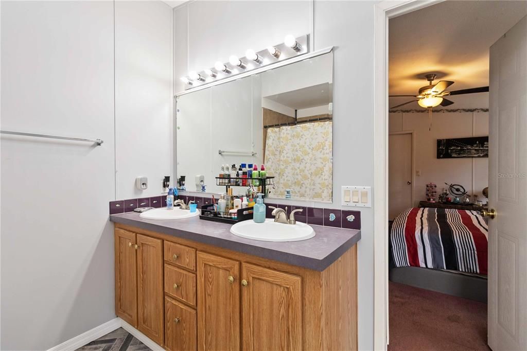 На продажу: $300,000 (3 спален, 2 ванн, 2005 Квадратных фут)