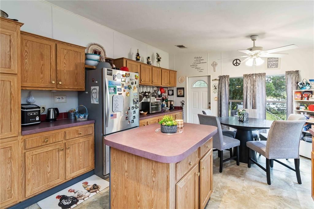 На продажу: $300,000 (3 спален, 2 ванн, 2005 Квадратных фут)