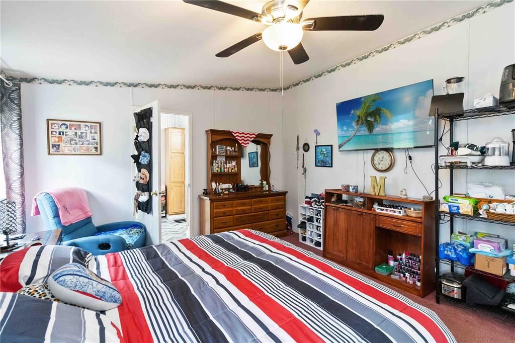 На продажу: $300,000 (3 спален, 2 ванн, 2005 Квадратных фут)