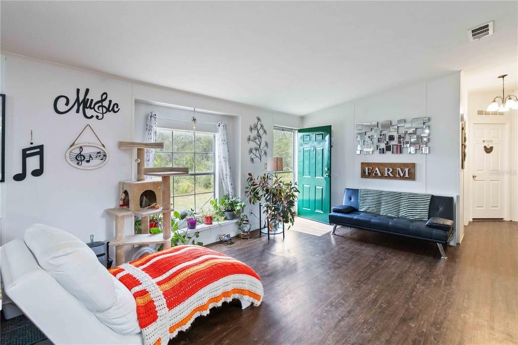 На продажу: $300,000 (3 спален, 2 ванн, 2005 Квадратных фут)