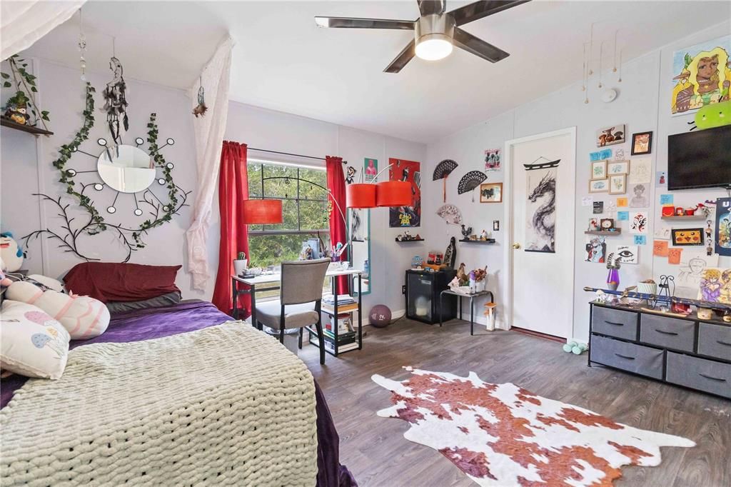 На продажу: $300,000 (3 спален, 2 ванн, 2005 Квадратных фут)