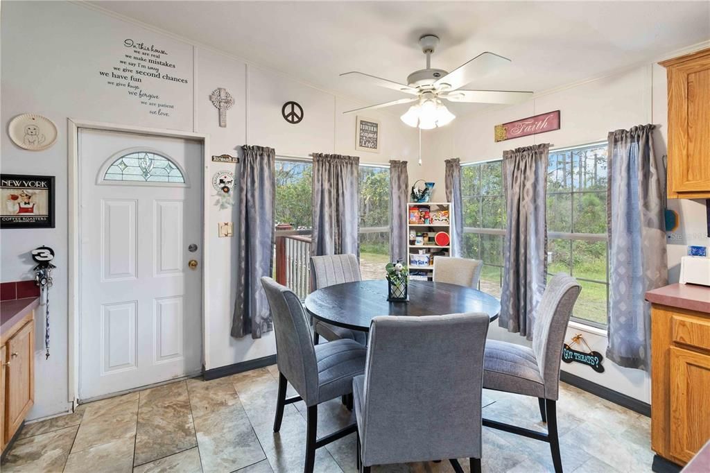 На продажу: $300,000 (3 спален, 2 ванн, 2005 Квадратных фут)