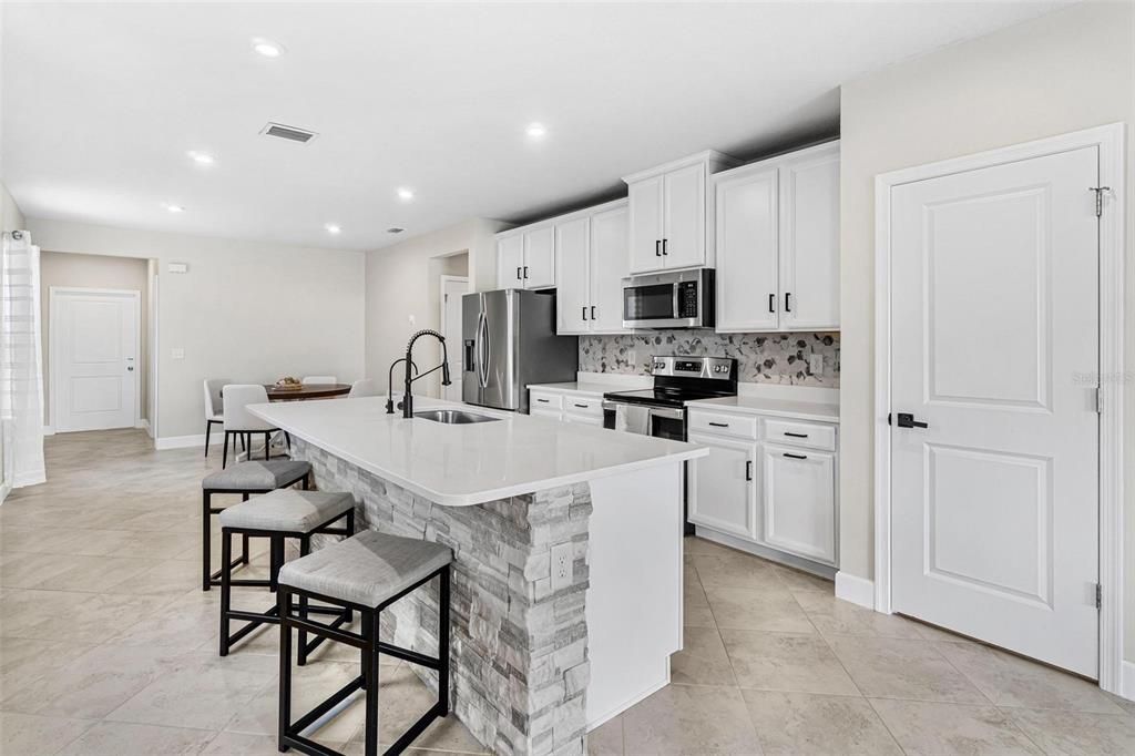 Activo con contrato: $344,900 (3 camas, 2 baños, 1492 Pies cuadrados)