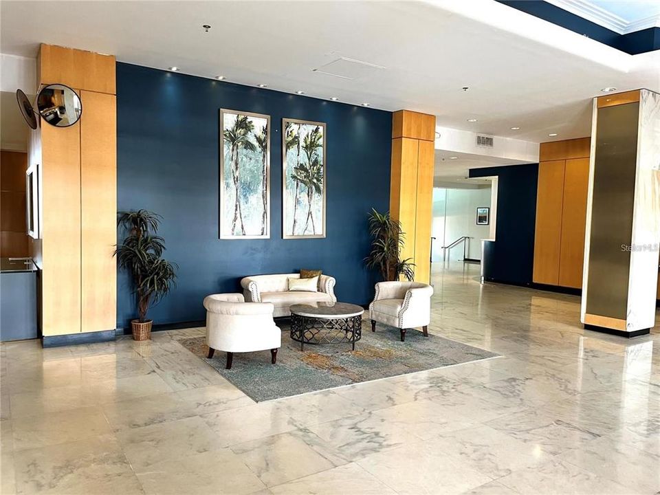 Active With Contract: $465,000 (1 beds, 1 baths, 772 Square Feet)