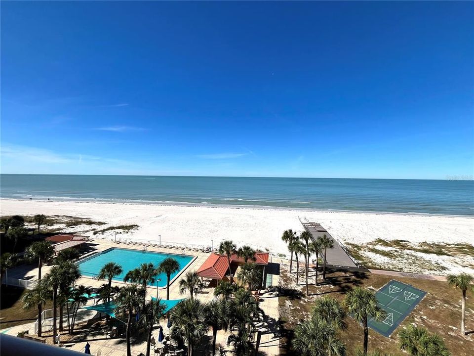 Active With Contract: $465,000 (1 beds, 1 baths, 772 Square Feet)